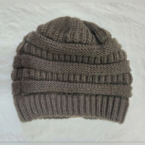 C.C. Exclusives Knitted Hat Beanie Green Winter Boho - Picture 3 of 8